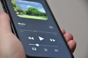 死後のSpotifyプレイリスト – 「俺が天国で聴きたい曲リスト」を作成して葬式で流す